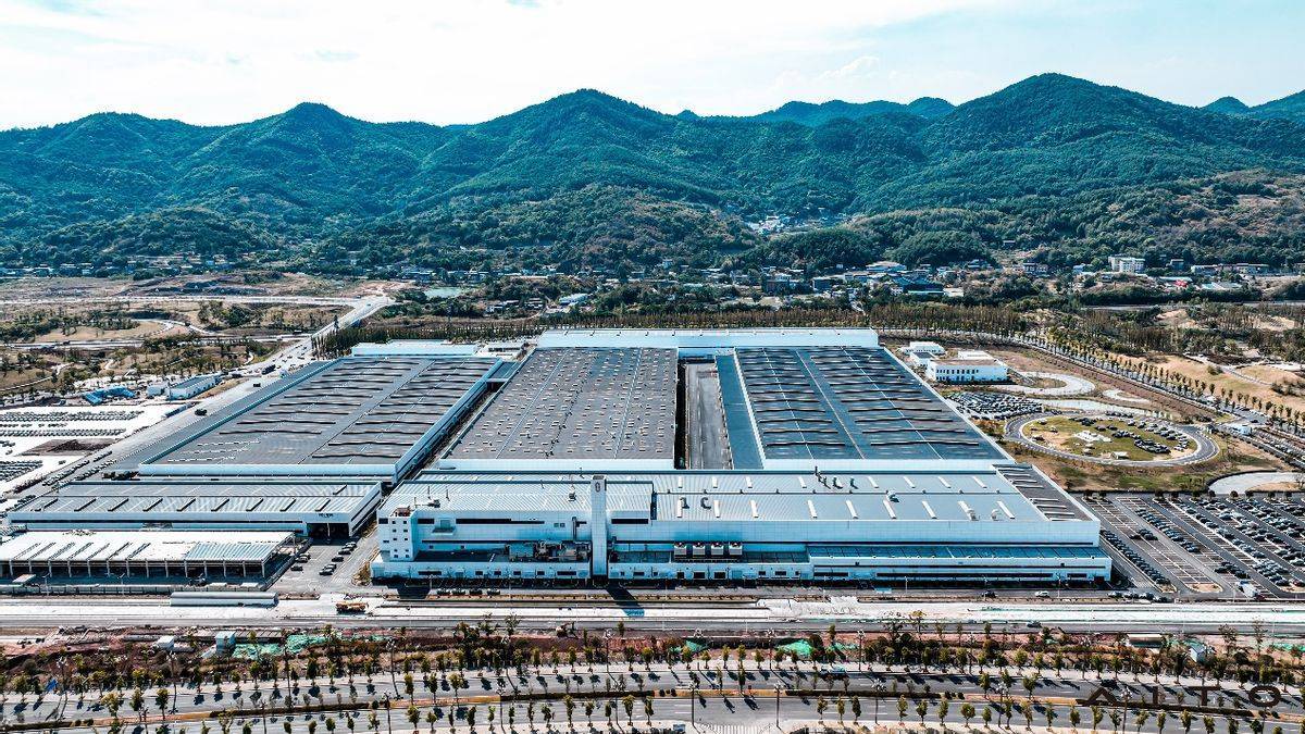 AITO問界M7全國交付季啟動(dòng)，首批用戶喜迎智慧出行新伙伴